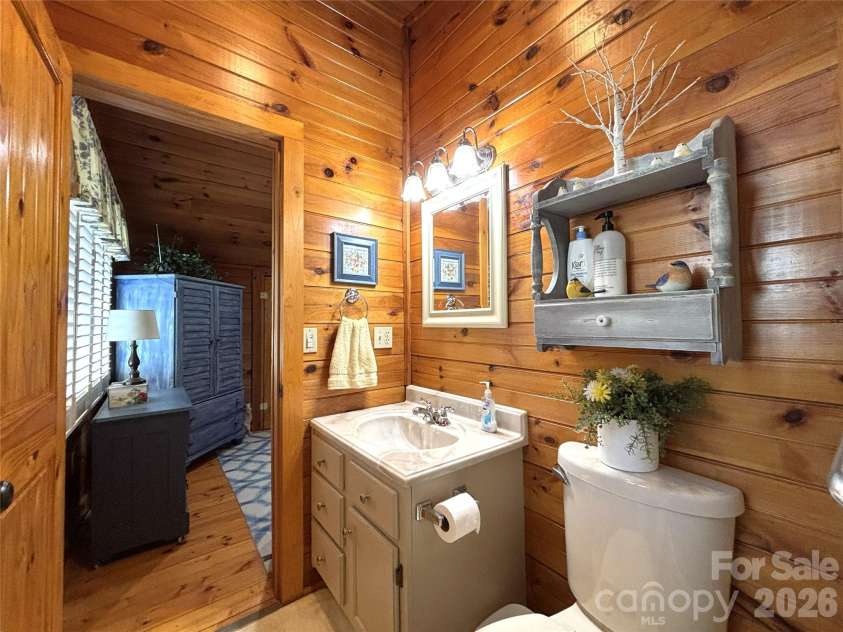 361 Black Camp Gap Road, Maggie Valley, NC 28751.  MLS# CAR4383045, YatesRealty ID 25299. Upper level secondary full bathroom.