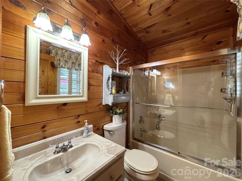 361 Black Camp Gap Road, Maggie Valley, NC 28751.  MLS# CAR4383045, YatesRealty ID 25299. Upper level secondary full bathroom.