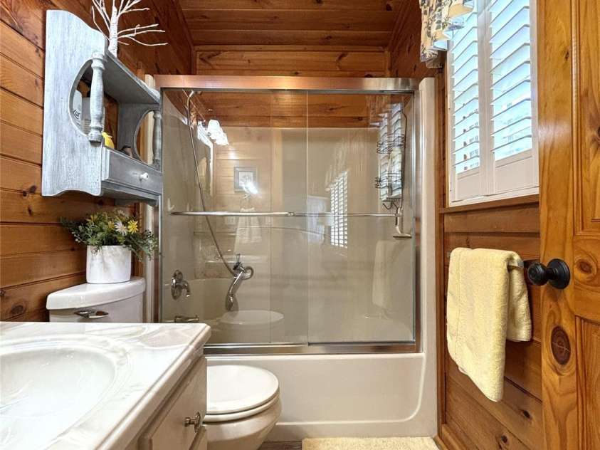 361 Black Camp Gap Road, Maggie Valley, NC 28751.  MLS# CAR4383045, YatesRealty ID 25299. Upper level secondary full bathroom.