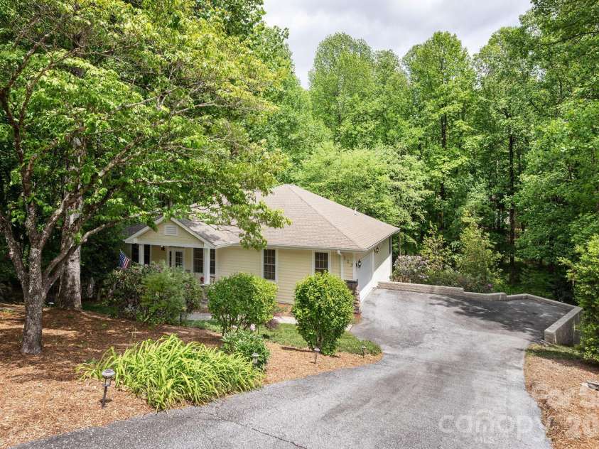 113 CHANCERY Court, Flat Rock, NC 28731.  MLS# CAR4380849, YatesRealty ID 2530. 