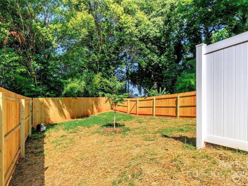 2505 Elon Street, Charlotte, NC 28208.  MLS# CAR4246265, YatesRealty ID 25300. 