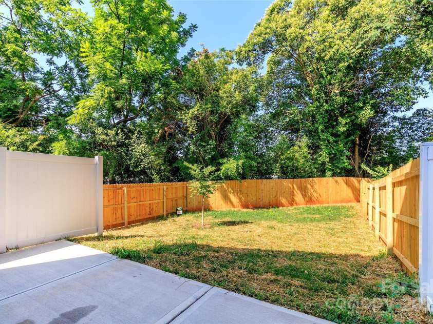 2505 Elon Street, Charlotte, NC 28208.  MLS# CAR4246265, YatesRealty ID 25300. 