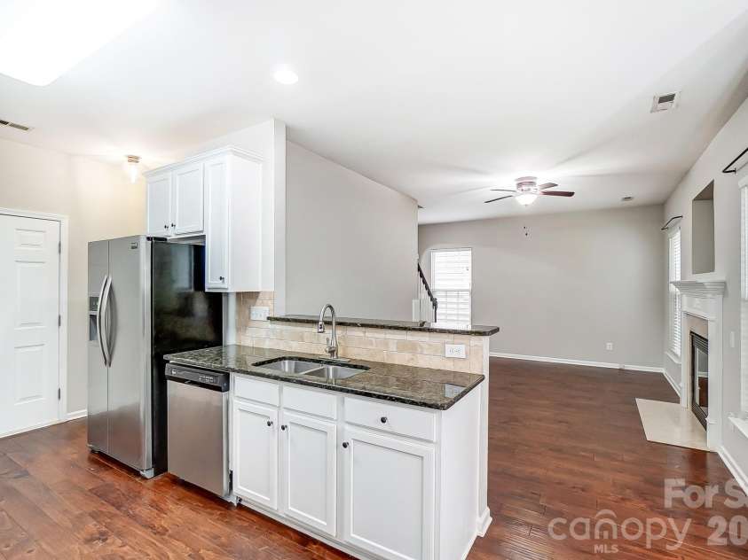 4914 Sunset Ridge Court, Charlotte, NC 28269.  MLS# CAR4378055, YatesRealty ID 25303. 
