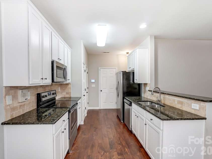 4914 Sunset Ridge Court, Charlotte, NC 28269.  MLS# CAR4378055, YatesRealty ID 25303. 