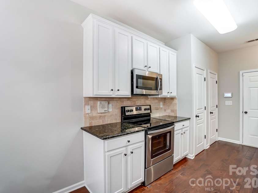4914 Sunset Ridge Court, Charlotte, NC 28269.  MLS# CAR4378055, YatesRealty ID 25303. 