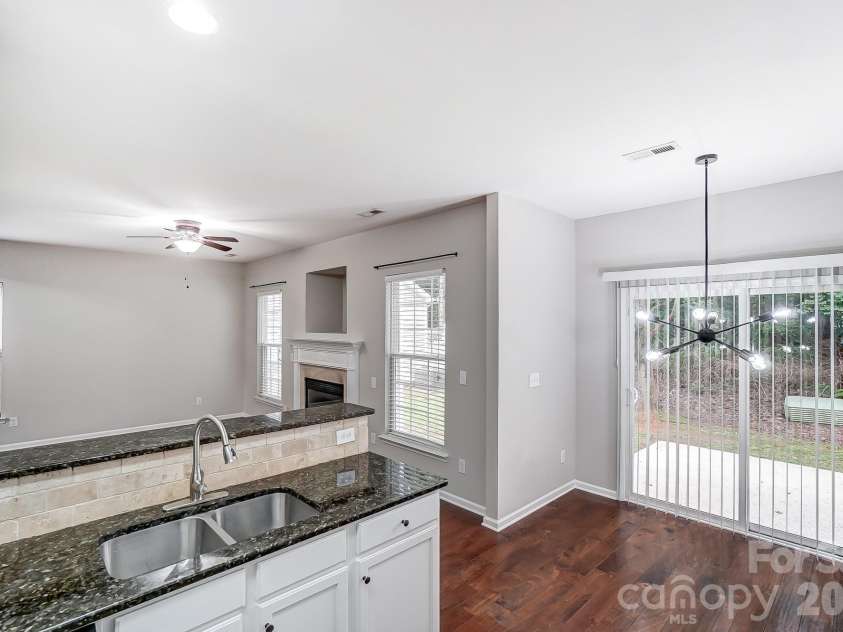4914 Sunset Ridge Court, Charlotte, NC 28269.  MLS# CAR4378055, YatesRealty ID 25303. 
