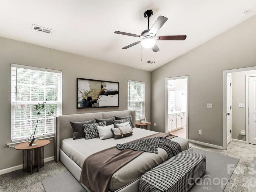 4914 Sunset Ridge Court, Charlotte, NC 28269.  MLS# CAR4378055, YatesRealty ID 25303. 