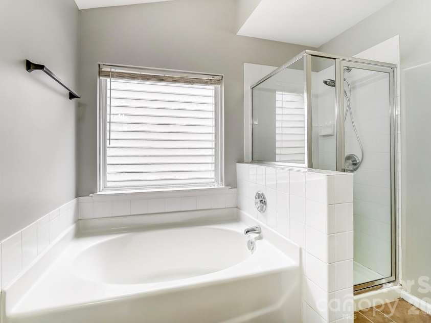 4914 Sunset Ridge Court, Charlotte, NC 28269.  MLS# CAR4378055, YatesRealty ID 25303. 