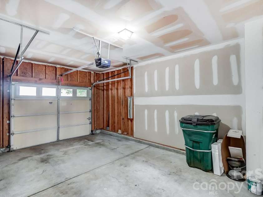 4914 Sunset Ridge Court, Charlotte, NC 28269.  MLS# CAR4378055, YatesRealty ID 25303. 