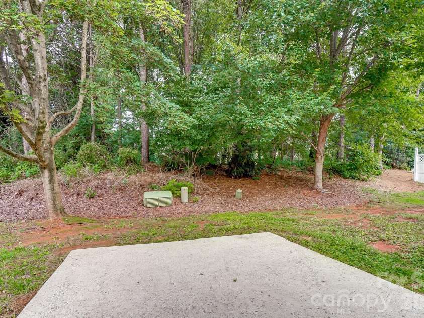 4914 Sunset Ridge Court, Charlotte, NC 28269.  MLS# CAR4378055, YatesRealty ID 25303. 
