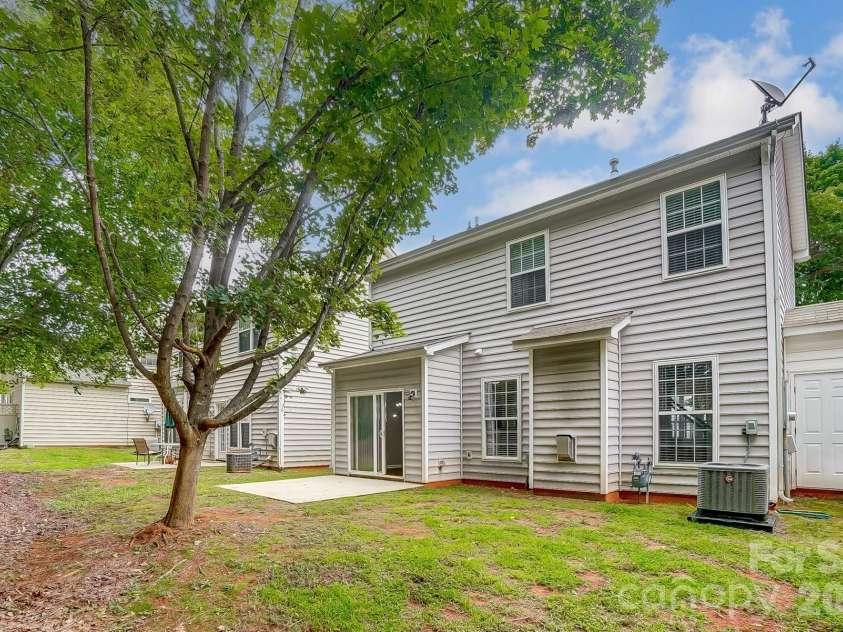 4914 Sunset Ridge Court, Charlotte, NC 28269.  MLS# CAR4378055, YatesRealty ID 25303. 