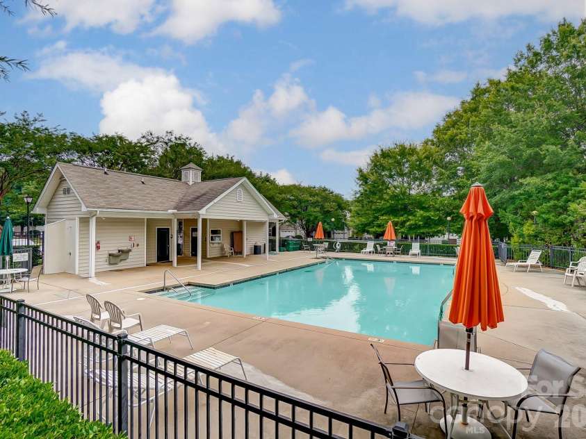 4914 Sunset Ridge Court, Charlotte, NC 28269.  MLS# CAR4378055, YatesRealty ID 25303. 