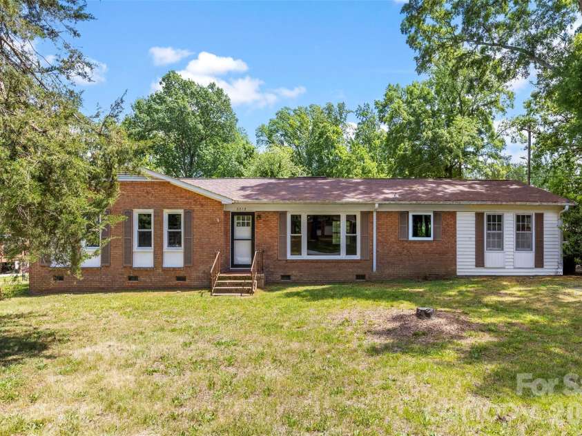 8315 Westbourne Drive, Charlotte, NC 28216.  MLS# CAR4372262, YatesRealty ID 25304. 8315 Westbourne Drive