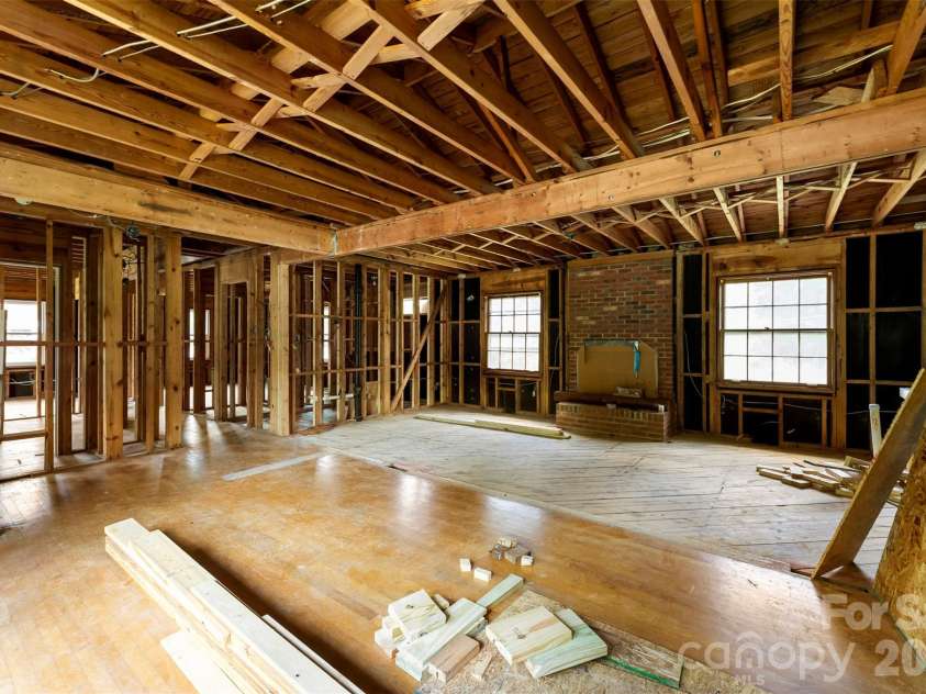 8315 Westbourne Drive, Charlotte, NC 28216.  MLS# CAR4372262, YatesRealty ID 25304. 8315 Westbourne Drive