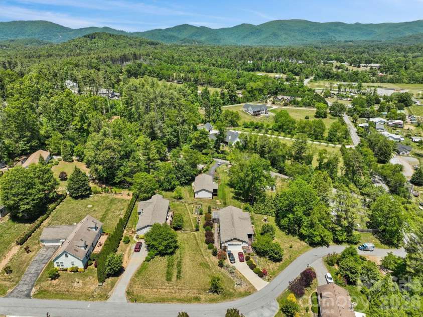 40 New Elijah Way, Fletcher, NC 28732.  MLS# CAR4384158, YatesRealty ID 25305. 