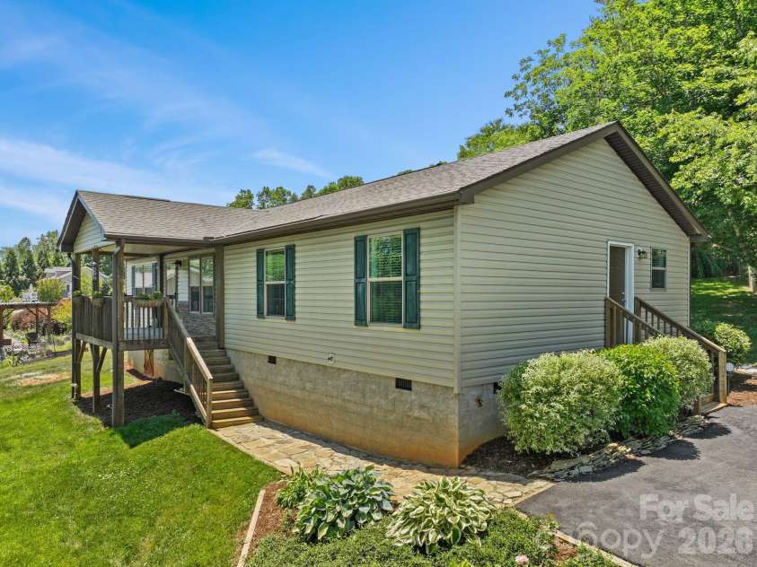 40 New Elijah Way, Fletcher, NC 28732.  MLS# CAR4384158, YatesRealty ID 25305. Front walk