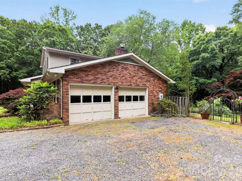 10899 Caroline Acres Road, Fort Mill, SC 29707.  MLS# CAR4382141, YatesRealty ID 25308. 