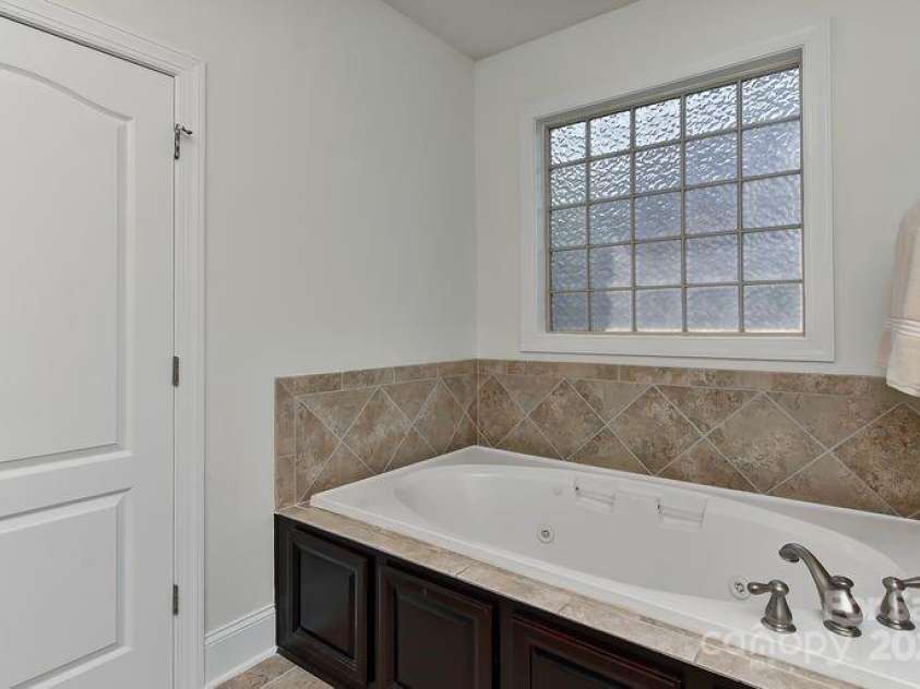 3913 Widgeon Way, Waxhaw, NC 28173.  MLS# CAR4271145, YatesRealty ID 25308. 