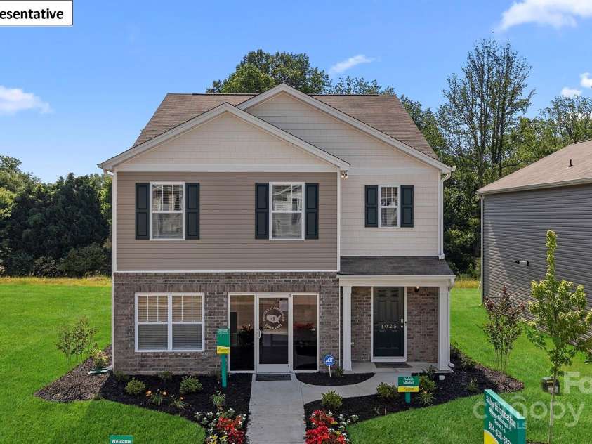 12125 Lady Bell Drive, Charlotte, NC 28278.  MLS# CAR4272562, YatesRealty ID 25309. 