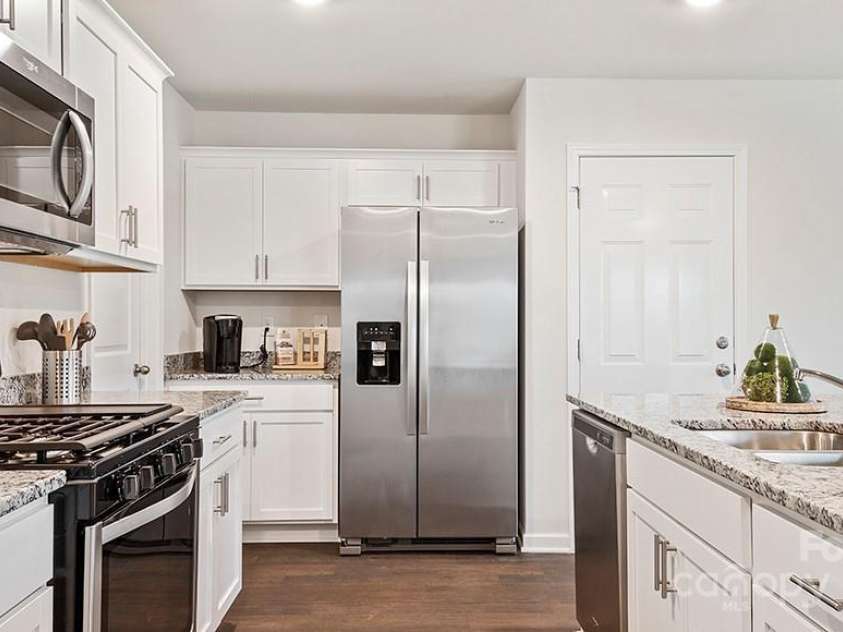 12125 Lady Bell Drive, Charlotte, NC 28278.  MLS# CAR4272562, YatesRealty ID 25309. 