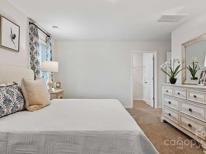 12125 Lady Bell Drive, Charlotte, NC 28278.  MLS# CAR4272562, YatesRealty ID 25309. 