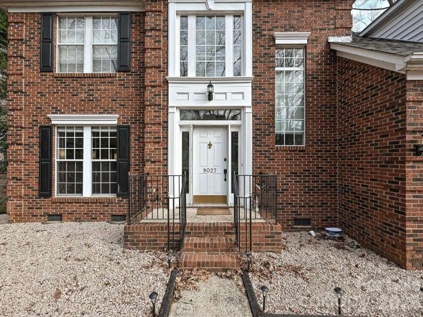 9027 Tayside Court, Huntersville, NC 28078.  MLS# CAR4349229, YatesRealty ID 25309. Front Entrance
