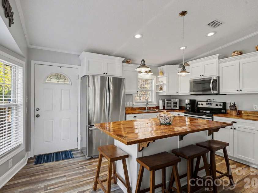 119 Deerfield Drive, New London, NC 28127.  MLS# CAR4350179, YatesRealty ID 2531. 