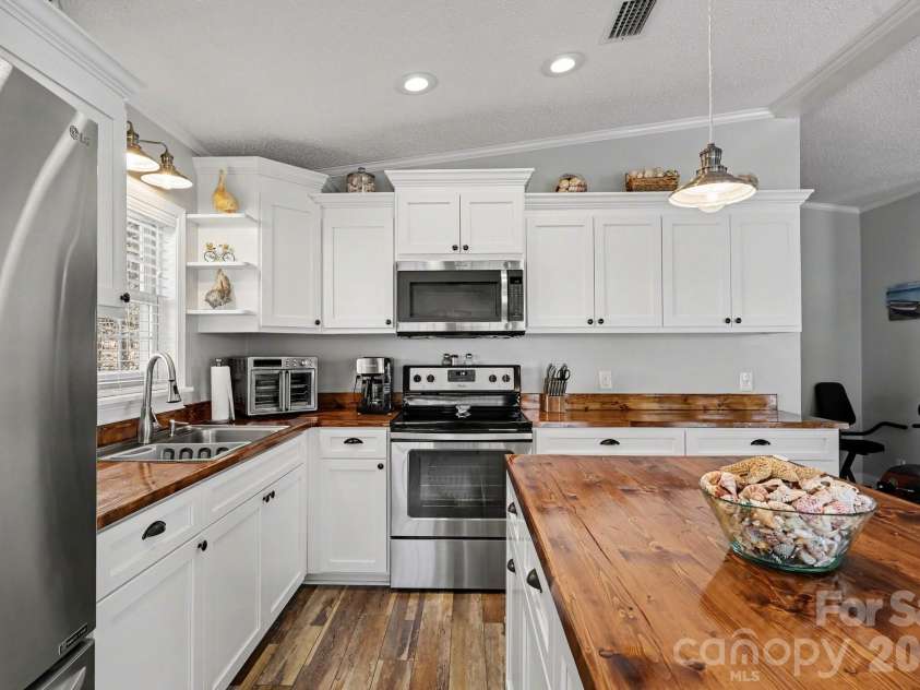 119 Deerfield Drive, New London, NC 28127.  MLS# CAR4350179, YatesRealty ID 2531. 