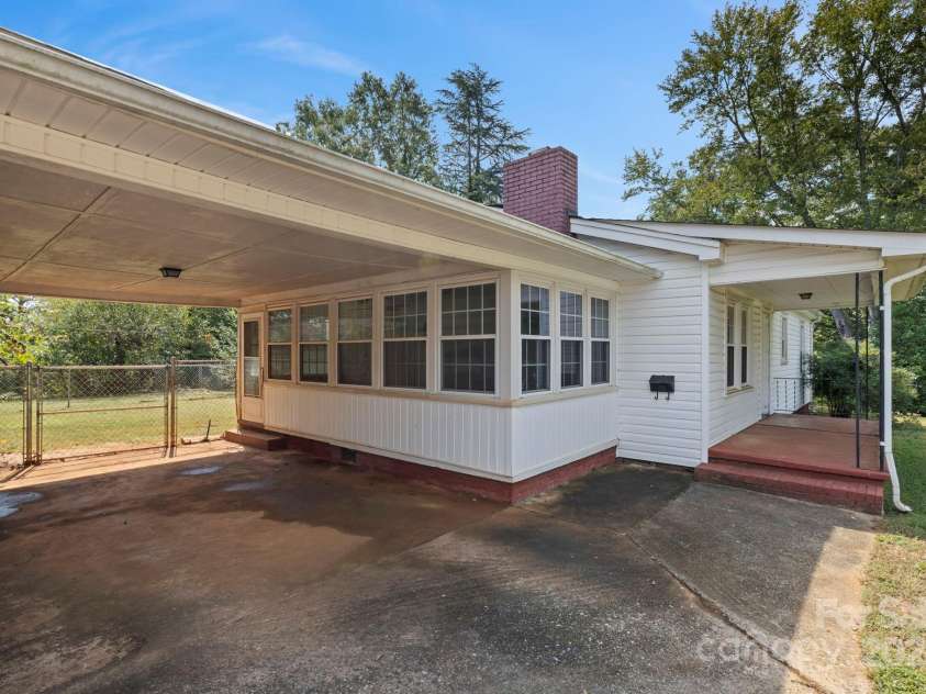 187 Oakridge Drive, Forest City, NC 28043.  MLS# CAR4306647, YatesRealty ID 2531. 