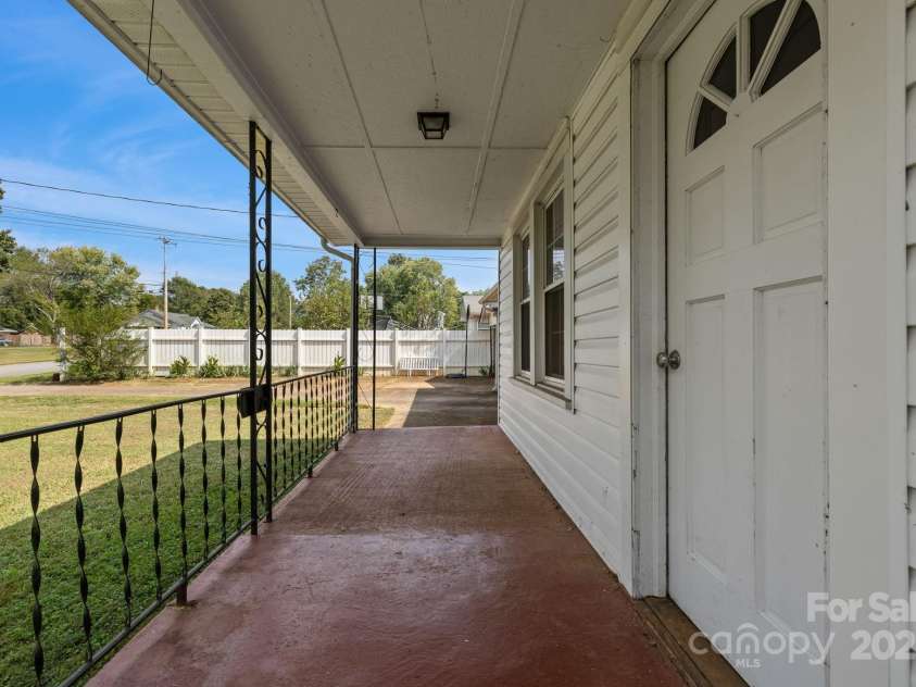 187 Oakridge Drive, Forest City, NC 28043.  MLS# CAR4306647, YatesRealty ID 2531. 