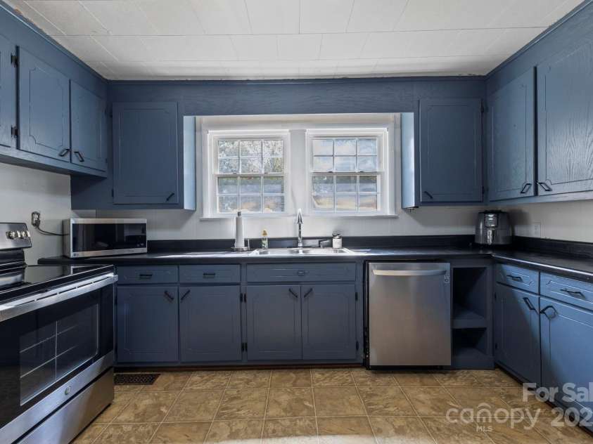 187 Oakridge Drive, Forest City, NC 28043.  MLS# CAR4306647, YatesRealty ID 2531. 