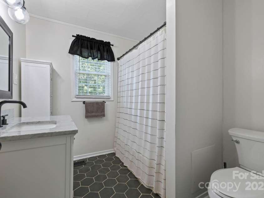 187 Oakridge Drive, Forest City, NC 28043.  MLS# CAR4306647, YatesRealty ID 2531. 