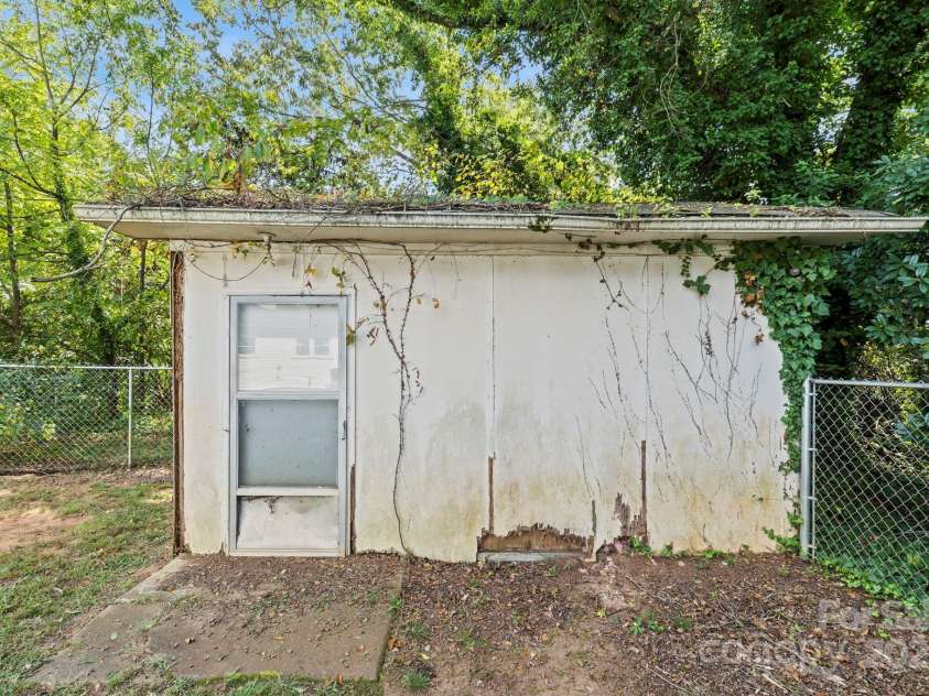 187 Oakridge Drive, Forest City, NC 28043.  MLS# CAR4306647, YatesRealty ID 2531. 