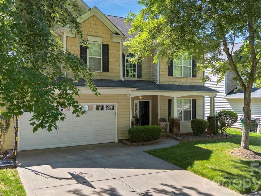 9806 Back Acre Drive, Charlotte, NC 28213.  MLS# CAR4382995, YatesRealty ID 25310. 