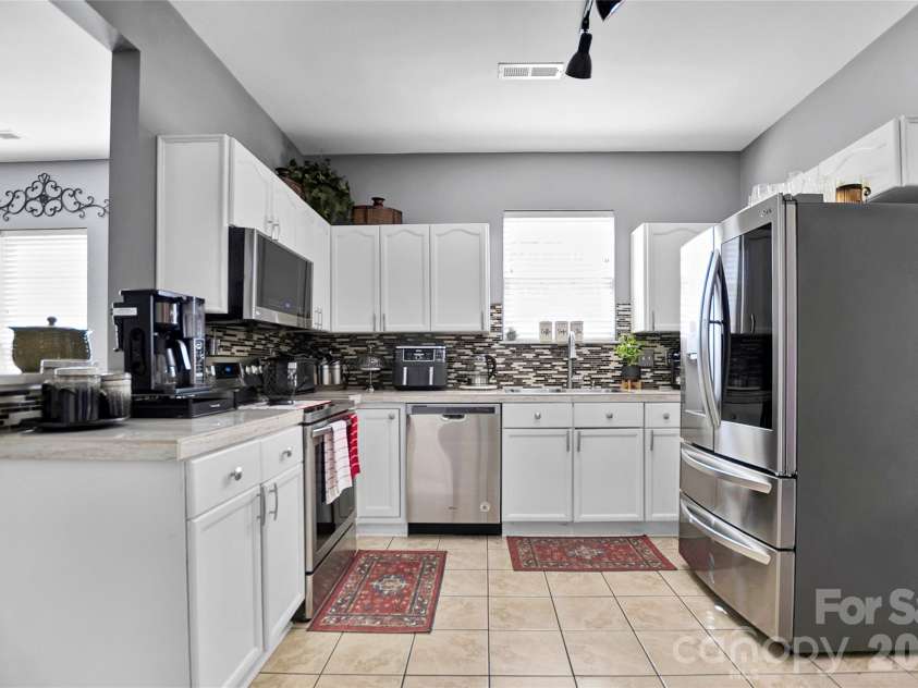 9806 Back Acre Drive, Charlotte, NC 28213.  MLS# CAR4382995, YatesRealty ID 25310. 