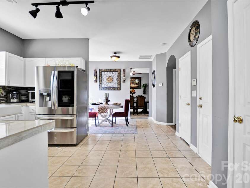 9806 Back Acre Drive, Charlotte, NC 28213.  MLS# CAR4382995, YatesRealty ID 25310. 
