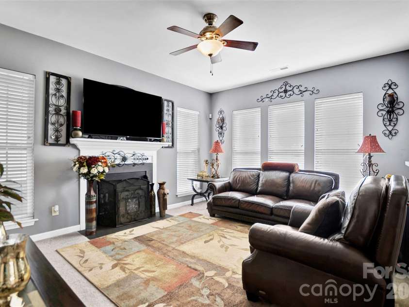 9806 Back Acre Drive, Charlotte, NC 28213.  MLS# CAR4382995, YatesRealty ID 25310. 