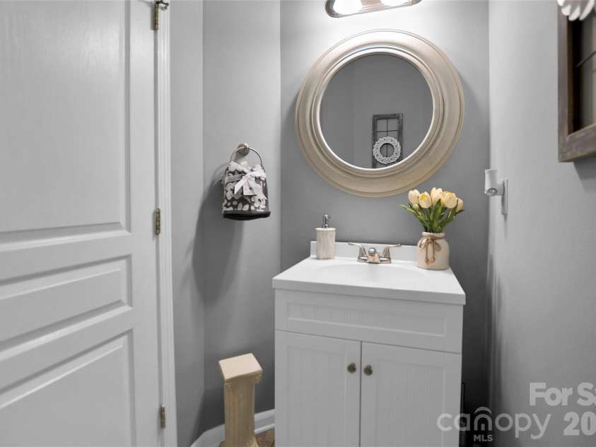 9806 Back Acre Drive, Charlotte, NC 28213.  MLS# CAR4382995, YatesRealty ID 25310. 