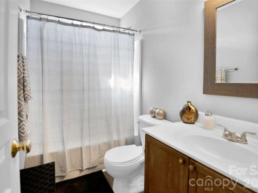 9806 Back Acre Drive, Charlotte, NC 28213.  MLS# CAR4382995, YatesRealty ID 25310. 