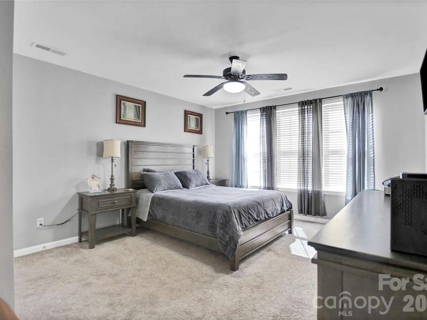 9806 Back Acre Drive, Charlotte, NC 28213.  MLS# CAR4382995, YatesRealty ID 25310. 