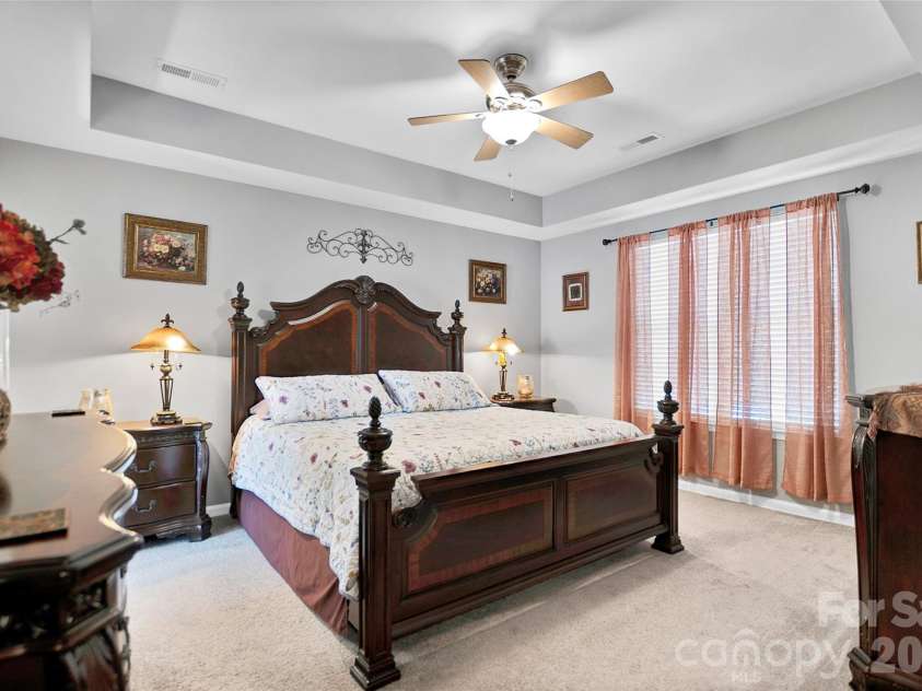 9806 Back Acre Drive, Charlotte, NC 28213.  MLS# CAR4382995, YatesRealty ID 25310. 