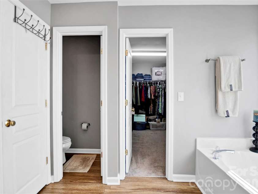 9806 Back Acre Drive, Charlotte, NC 28213.  MLS# CAR4382995, YatesRealty ID 25310. 