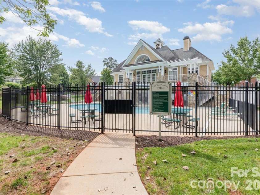 9806 Back Acre Drive, Charlotte, NC 28213.  MLS# CAR4382995, YatesRealty ID 25310. 