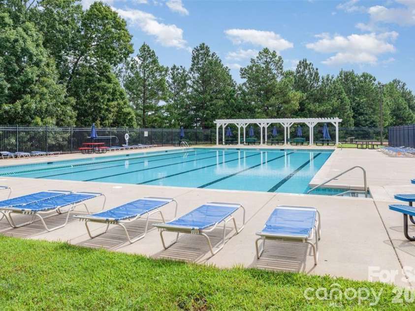 9806 Back Acre Drive, Charlotte, NC 28213.  MLS# CAR4382995, YatesRealty ID 25310. 