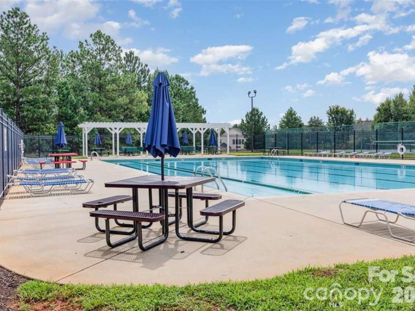9806 Back Acre Drive, Charlotte, NC 28213.  MLS# CAR4382995, YatesRealty ID 25310. 