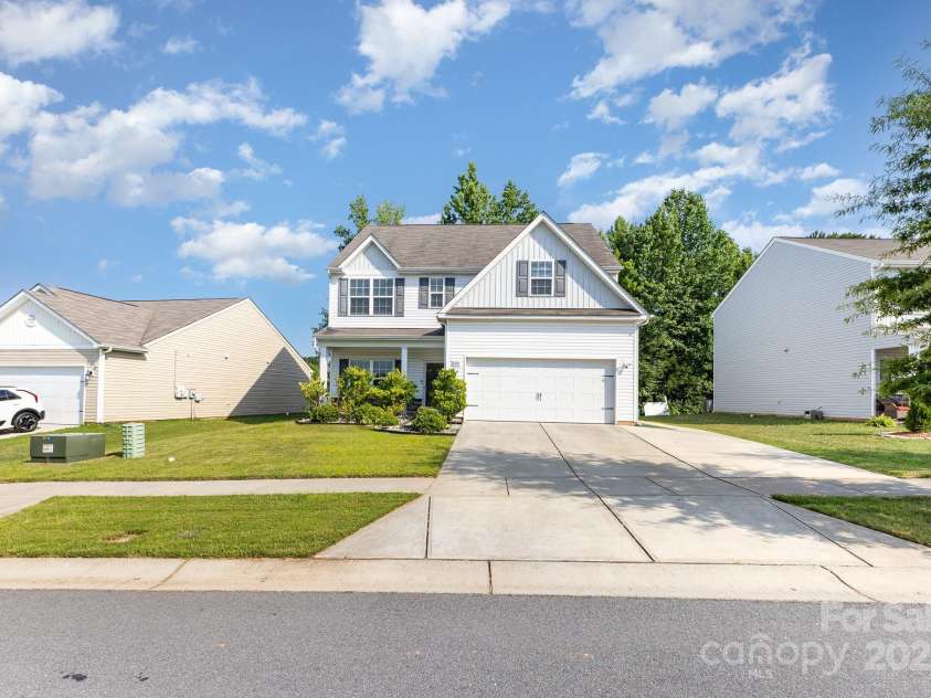 8330 Kneller Street, Charlotte, NC 28215.  MLS# CAR4273603, YatesRealty ID 25311. 