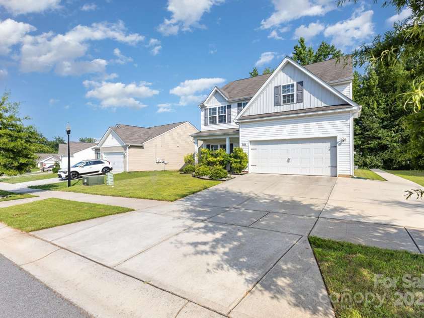 8330 Kneller Street, Charlotte, NC 28215.  MLS# CAR4273603, YatesRealty ID 25311. 