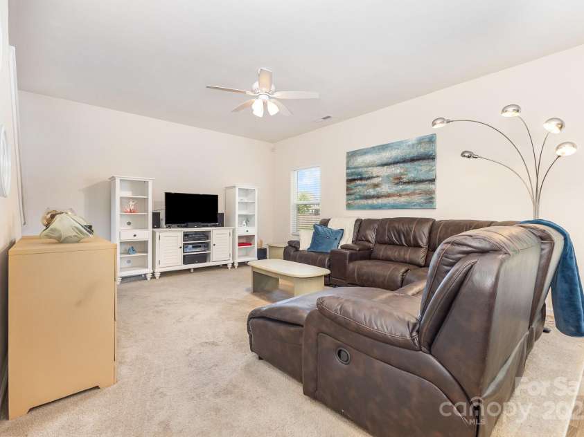 8330 Kneller Street, Charlotte, NC 28215.  MLS# CAR4273603, YatesRealty ID 25311. 