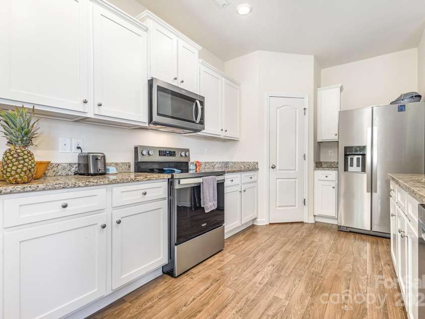 8330 Kneller Street, Charlotte, NC 28215.  MLS# CAR4273603, YatesRealty ID 25311. 