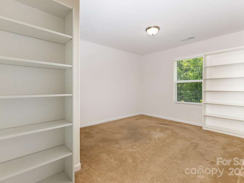 8330 Kneller Street, Charlotte, NC 28215.  MLS# CAR4273603, YatesRealty ID 25311. 